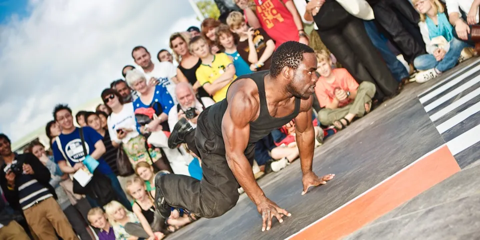 Breaking performance image 1
