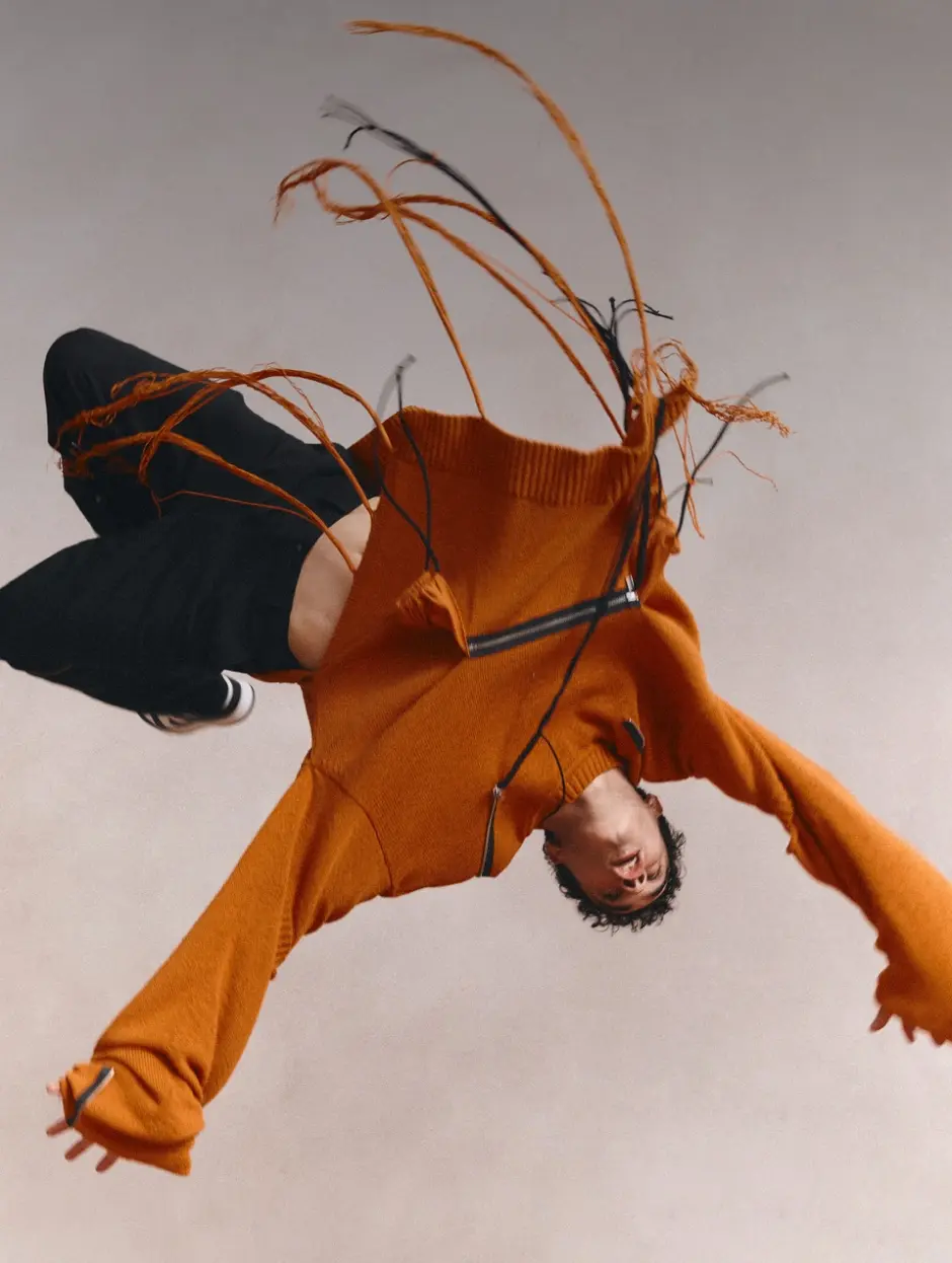 Dancer suspended in a dynamic movement